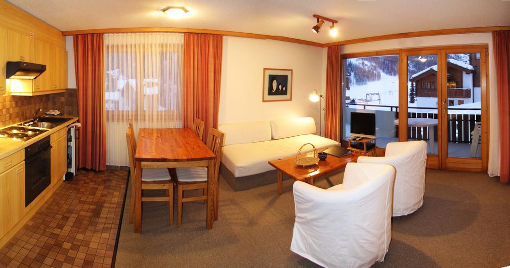 Hirsch Apartment Saas-Fee Room photo